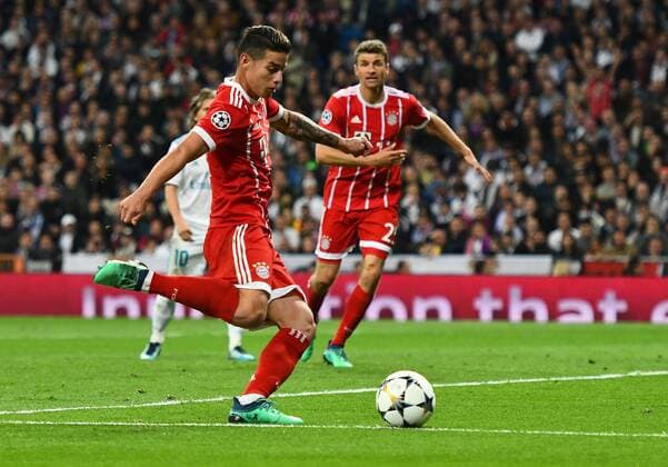 01.05.2018, xfux, Fussball Champions League, Halbfinale, Real Madrid - FC Bayern Muenchen, emspor, v.l. James Rodriguez (FC Bayern Muenchen) celebrate the goal, Der Torjubel zum Goal scored, erziehlt das Tor zum 2:2 Madrid
