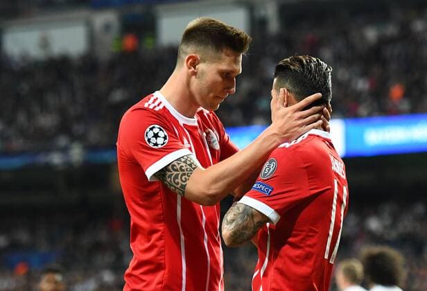 01.05.2018, xfux, Fussball Champions League, Halbfinale, Real Madrid - FC Bayern Muenchen, emspor, v.l. Niklas Suele (FC Bayern Muenchen), James Rodriguez (FC Bayern Muenchen) celebrate the goal, Der Torjubel zum 2:2 Madrid