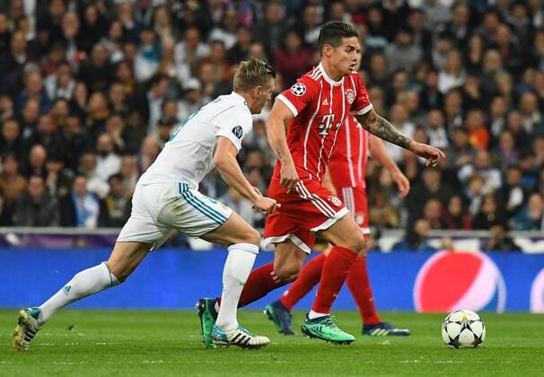 01.05.2018, xfux, Fussball Champions League, Halbfinale, Real Madrid - FC Bayern Muenchen, emspor, v.l. Toni Kroos (Real Madrid), James Rodriguez (FC Bayern Muenchen) Madrid