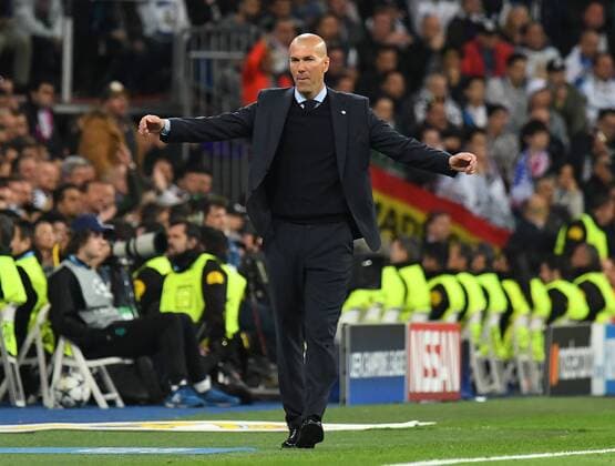 01.05.2018, xfux, Fussball Champions League, Halbfinale, Real Madrid - FC Bayern Muenchen, emspor, v.l. Trainer Zinedine Zidane (Real Madrid) gibt Anweisungen, gestikuliert, mit den Armen gestikulieren gives instructions, gesticulate. Madrid