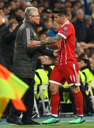 01.05.2018, xfux, Fussball Champions League, Halbfinale, Real Madrid - FC Bayern Muenchen, emspor, v.l. Jupp Heynckes (Trainer FC Bayern Muenchen), James Rodriguez (FC Bayern Muenchen) Auswechslung Einwechslung Madrid