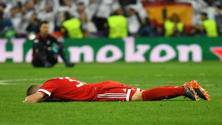 01.05.2018, xfux, Fussball Champions League, Halbfinale, Real Madrid - FC Bayern Muenchen, emspor, v.l. Joshua Kimmich (FC Bayern Muenchen) enttaeuscht, enttaeuscht schauend, dissapointed Madrid
