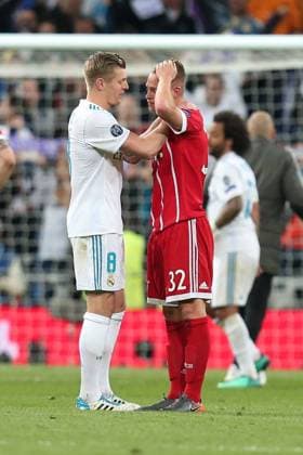 Themen der Woche - SPORT Bilder des Tages - SPORT Toni Kroos ( Real Madrid CF 8 ) Joshua Kimmich (FC Bayern Muenchen 32), Real Madrid CF vs FC Bayern Muenchen, Champions League, Halbfinale, Fussball, 01.05.2018, Real Madrid CF vs FC Bayern Muenchen, Champions League, Halbfinale, Fussball, 01.05.2018 Madrid *** Toni Kroos Real Madrid CF 8 Joshua Kimmich Bayern Munich 32 Real Madrid CF vs Bayern Munich Champions League Semifinals Football 01 05 2018 Real Madrid CF vs Bayern Munich Champions League Semifinals Football 01 05 2018 Madrid Copyright: xLanger Eibner-Pressefotox EP_HLR