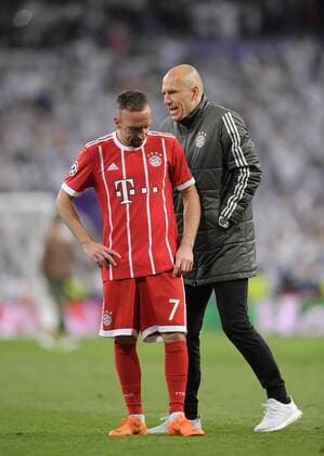 01.05.2018, Fussball UEFA Champions League 2017 2018, Halbfinale Rückspiel, Real Madrid - FC Bayern München, im Bernabeu-Stadion Madrid. Arjen Robben (FC Bayern München) und Franck Ribery (FC Bayern München) nach dem Spiel traurig.