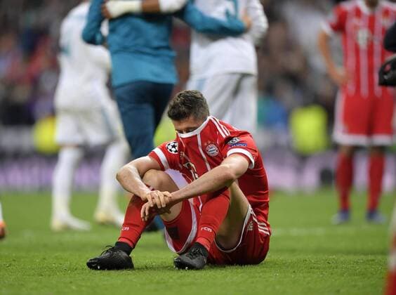 01.05.2018, Fussball UEFA Champions League 2017 2018, Halbfinale Rückspiel, Real Madrid - FC Bayern München, im Bernabeu-Stadion Madrid. Robert Lewandowski (FC Bayern München) nach dem Spiel enttäuscht,