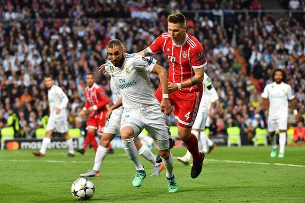 Niklas SUELE (Bayern Muenchen), Aktion,Zweikampf gegen Karim Benzema (Real Madrid). Fussball Champions League, Halbfinale, Real Madrid-FC Bayern Muenchen 2-2. am 01.05.2018,E S T A D I O S A N T I A G O B E R N A B E U.