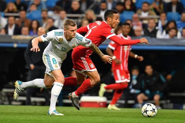 Toni KROOS (Real Madrid).Aktion,Zweikampf gegen Thiago ALCANTARA (FCB). Fussball Champions League, Halbfinale, Real Madrid-FC Bayern Muenchen 2-2. am 01.05.2018,E S T A D I O S A N T I A G O B E R N A B E U.
