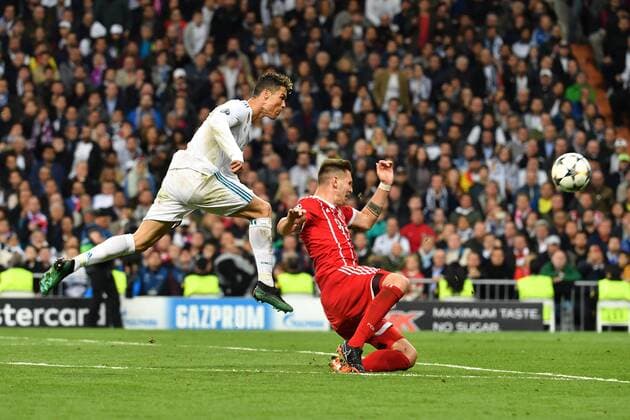 Torchance Cristiano Ronaldo (Real Madrid), Aktion,Zweikampf gegen Niklas SUELE (Bayern Muenchen), Schuss,schiesst. Fussball Champions League, Halbfinale, Real Madrid-FC Bayern Muenchen 2-2. am 01.05.2018,E S T A D I O S A N T I A G O B E R N A B E U.