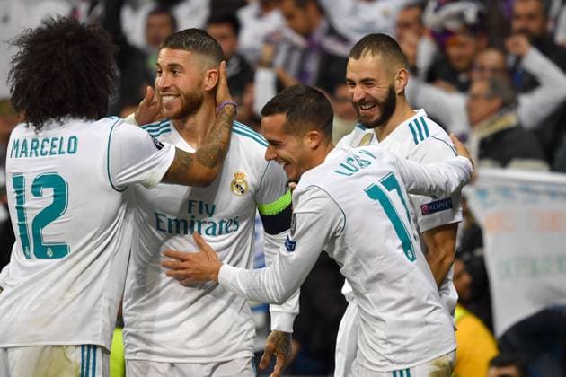 Themen der Woche - SPORT Bilder des Tages - SPORT kollektiver Torjubel Karim Benzema (re,Real Madrid) nach Tor zum 2-1 mit Lucas VAZQUEZ (Real Madrid), Sergio Ramos (Real Madrid),Marcelo da Silva Junior (Real Madrid), Jubel,Freude,Begeisterung,, Aktion, Fussball Champions League, Halbfinale, Real Madrid-FC Bayern Muenchen 2-2. am 01.05.2018,E S T A D I O S A N T I A G O B E R N A B E U.