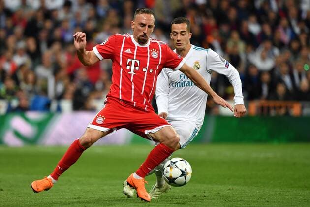 Franck RIBERY (Bayern Muenchen), Aktion,Zweikampf gegen Lucas VAZQUEZ (Real Madrid). Fussball Champions League, Halbfinale, Real Madrid-FC Bayern Muenchen 2-2. am 01.05.2018,E S T A D I O S A N T I A G O B E R N A B E U.