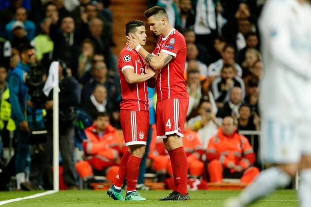 FUSSBALL CHAMPIONS LEAGUE SAISON 2017 2018 HALBFINALE RUECKSPIEL Real Madrid - FC Bayern Muenchen 01.05.2018 JUBEL FC Bayern Muenchen; Torschuetze zum 2-2 James Rodriguez (li) und Niklas Suele (re) Madrid