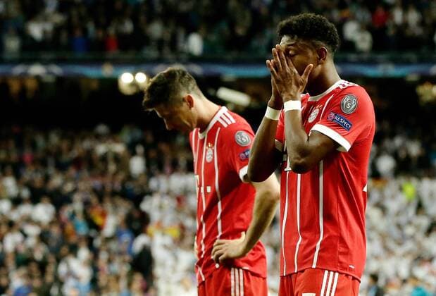 FUSSBALL CHAMPIONS LEAGUE SAISON 2017 2018 HALBFINALE RUECKSPIEL Real Madrid - FC Bayern Muenchen 01.05.2018 Enttaeuschung FC Bayern Muenchen; David Alaba (re) und Robert Lewandowski (hinten) Madrid