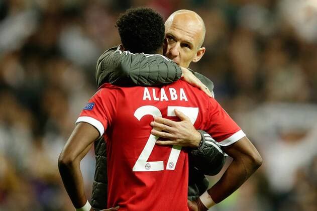FUSSBALL CHAMPIONS LEAGUE SAISON 2017 2018 HALBFINALE RUECKSPIEL Real Madrid - FC Bayern Muenchen 01.05.2018 Enttaeuschung FC Bayern Muenchen; Arjen Robben (re) und David Alaba Madrid