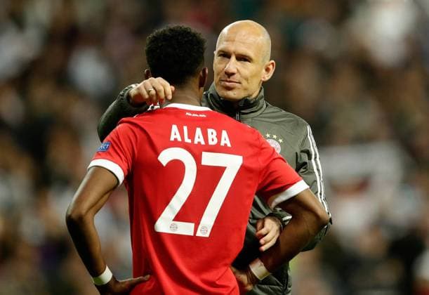 FUSSBALL CHAMPIONS LEAGUE SAISON 2017 2018 HALBFINALE RUECKSPIEL Real Madrid - FC Bayern Muenchen 01.05.2018 Enttaeuschung FC Bayern Muenchen; Arjen Robben (re) und David Alaba Madrid