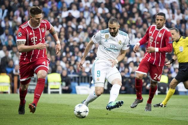 Niklas Süle, Karim Benzema und Corentin Tolisso beim UEFA Champions League Halbfinalspiel Real Madrid gegen FC Bayern München (2:2) im Estadio Santiago Bernabeu. Madrid, 01.05.2018