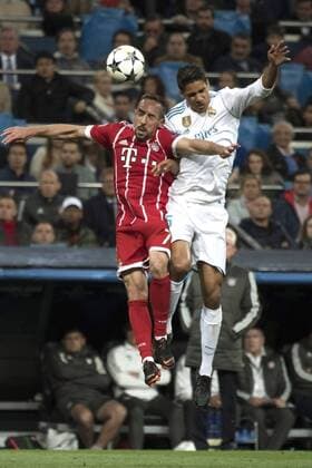 Franck Ribery und Raphael Varane beim UEFA Champions League Halbfinalspiel Real Madrid gegen FC Bayern München (2:2) im Estadio Santiago Bernabeu. Madrid, 01.05.2018