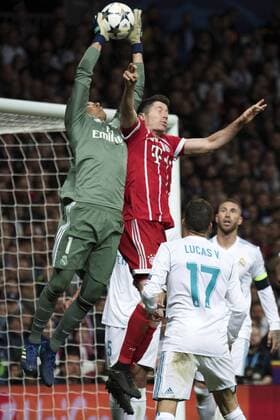 Keylor Navas und Niklas Süle beim UEFA Champions League Halbfinalspiel Real Madrid gegen FC Bayern München (2:2) im Estadio Santiago Bernabeu. Madrid, 01.05.2018