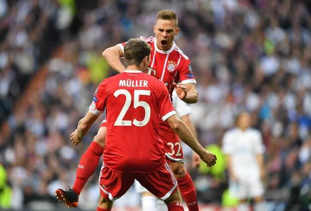 Joshua Kimmich (FC Bayern), jubelt nach seinem Tor zum 0:1, vorne Thomas Müller (FC Bayern), Real Madrid - FC Bayern UEFA-Champions League, CL, Halbfinale, 1 2 Finale, Rückspiel, Saison 2017 2018, Fußball, Fussball, soccer, Herren, Deutschland, Germany, Madrid, 1.5.2018 Stadion Bernabeu