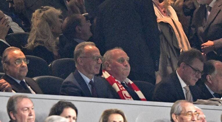 01.05.2018, Fussball UEFA Champions League 2017 2018, Halbfinale Rückspiel, Real Madrid - FC Bayern München, im Bernabeu-Stadion Madrid. Frust auf der Ehrentribüne, bei Vorstandsvorsitzender Karl-Heinz Rummenigge (FC Bayern München) und Präsident Uli Hoeness (FC Bayern).