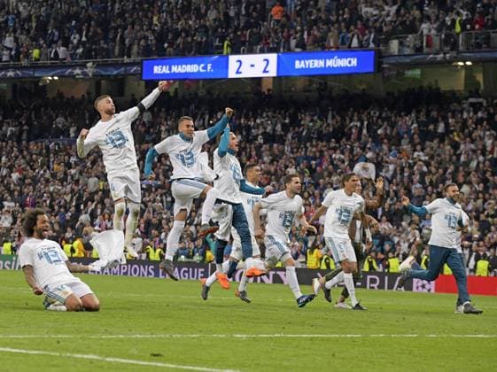 01.05.2018, Fussball UEFA Champions League 2017 2018, Halbfinale Rückspiel, Real Madrid - FC Bayern München, im Bernabeu-Stadion Madrid. Schlussjubel der Madrid-Spieler. v.li: Marcelo (Real Madrid), Sergio Ramos (Real Madrid),