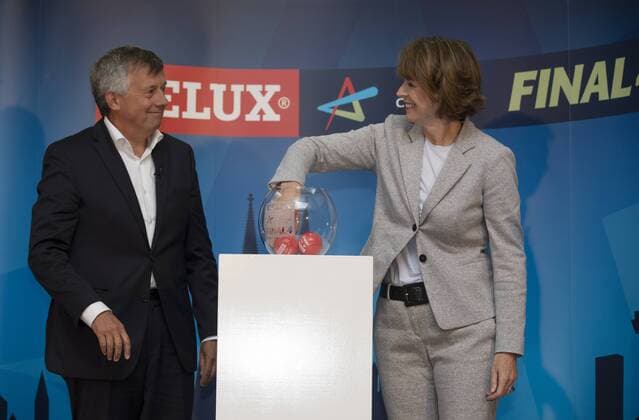 Auslosung Final 4 Handball Champions League Koeln Deutschland Datum: 02.05.2018 Henriette Reker Michael Wiederer