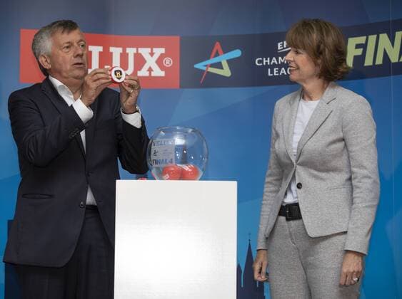 Auslosung Final 4 Handball Champions League Koeln Deutschland Datum: 02.05.2018 Henriette Reker Michael Wiederer