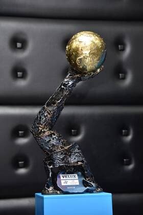 Der Pokal am 02.05.2018 in Köln bei der Auslosung der Handball Champions League Halbfinale VELUX EHF FINAL4 2017 das am 26. und 27.Mai in Köln stattfindet.