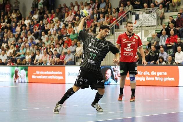 Savvas Savvas (VfL Eintracht Hildesheim 77) fuehrt einen Siebenmeter aus, ASV Hamm-Westfalen vs VfL Eintracht Hildesheim, Handball, 2. Bundesliga, 02.05.2018, ASV Hamm-Westfalen vs VfL Eintracht Hildesheim, Handball, 2. Bundesliga, 02.05.2018 Hamm Copyright: xEIBNER JanxStrohdiekx EP_JSK