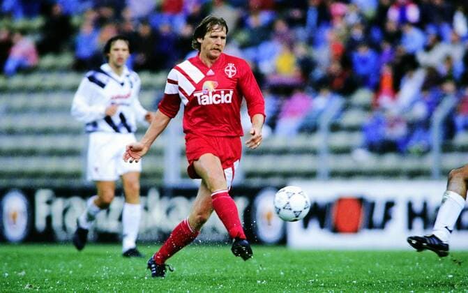 Fussball, Bundesliga, Deutschland, Herren, Saison 1993 1994, Bayer Leverkusen - SC Freiburg; Bernd Schuster (LEV). Aktion, Einzelbild. *** Soccer Bundesliga Germany Men 1993 1993 Bayer Leverkusen SC Freiburg Bernd Schuster LEV action single shot