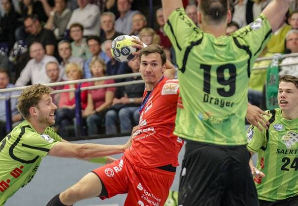 TV Emsdetten - HBW Balingen-Weilstetten, vl.Jasper Adams (Emsdetten) , Jona Schoch. HBW) Yannik Dräger (Emsdetten) Handball, 2.Liga, TV Emsdetten - HBW Balingen, 02.05.2018 Emsdetten Copyright: xEIBNER Oberheimx EP_OBERHEIM