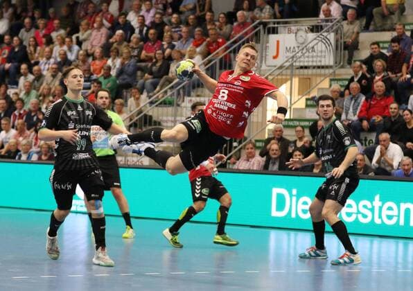 Fannar Thor Fridgeirsson (ASV Hamm-Westfalen 8) frei vorm Tor, ASV Hamm-Westfalen vs VfL Eintracht Hildesheim, Handball, 2. Bundesliga, 02.05.2018, ASV Hamm-Westfalen vs VfL Eintracht Hildesheim, Handball, 2. Bundesliga, 02.05.2018 Hamm Copyright: xEIBNER JanxStrohdiekx EP_JSK