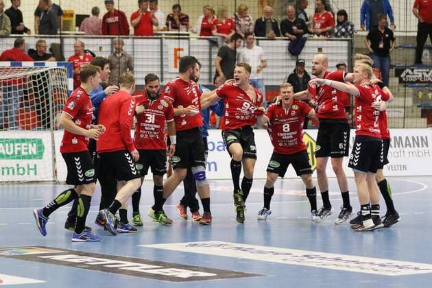 Siegesjubel bei ASV Hamm-Westfalen, ASV Hamm-Westfalen vs VfL Eintracht Hildesheim, Handball, 2. Bundesliga, 02.05.2018, ASV Hamm-Westfalen vs VfL Eintracht Hildesheim, Handball, 2. Bundesliga, 02.05.2018 Hamm Copyright: xEIBNER JanxStrohdiekx EP_JSK