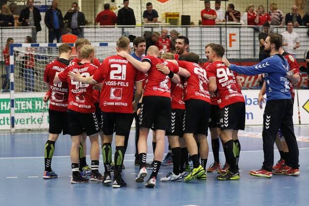 Siegesjubel bei ASV Hamm-Westfalen, ASV Hamm-Westfalen vs VfL Eintracht Hildesheim, Handball, 2. Bundesliga, 02.05.2018, ASV Hamm-Westfalen vs VfL Eintracht Hildesheim, Handball, 2. Bundesliga, 02.05.2018 Hamm Copyright: xEIBNER JanxStrohdiekx EP_JSK