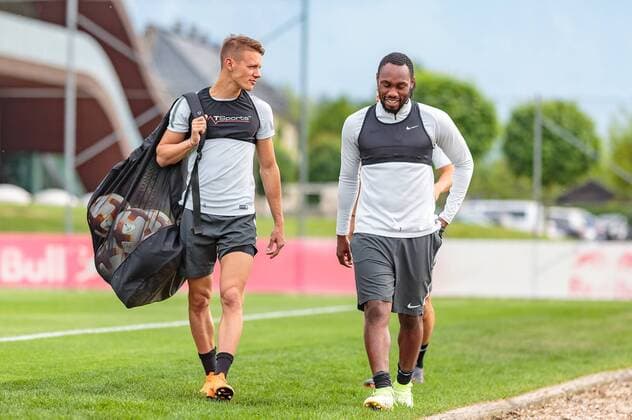 02.05.2018, Trainingsgelnde, Salzburg, AUT, UEFA EL, FC Salzburg vs Olympique Marseille, Halbfinale, Rueckspiel, Training, im Bild Hannes Wolf (FC Salzburg), Reinhold Yabo (FC Salzburg) during a Trainingssession before the UEFA Europa League Semifinal, 2nd Leg Match between FC Salzburg and Olympique Marseille at the Trainingsground in Salzburg, Austria on 2018 05 02. Salzburg
