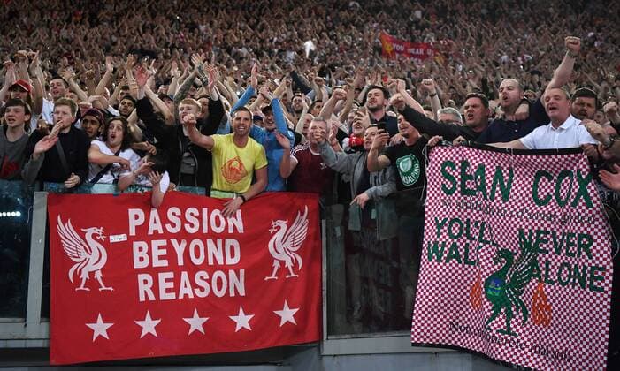 FUSSBALL CHAMPIONS LEAGUE SAISON 2017 2018 HALBFINALE RUECKSPIEL AS Rom - FC Liverpool 02.05.2018 FC Liverpool Fans jubeln nach dem Spiel uener den Finaleinzug im Gaestefanblock des Olympia Stadion in Rom Rom