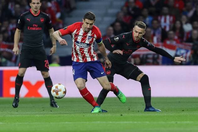 Spanien, Madrid 03.05.2018, UEFA Europa League - 2017 2018 Season, Semi-finals, Second leg, Halbfinale, Atletico Madrid - Arsenal FC, Gabi (ATL) und Laurent Koscielny (AFC) im Zweikampf ( DeFodi048