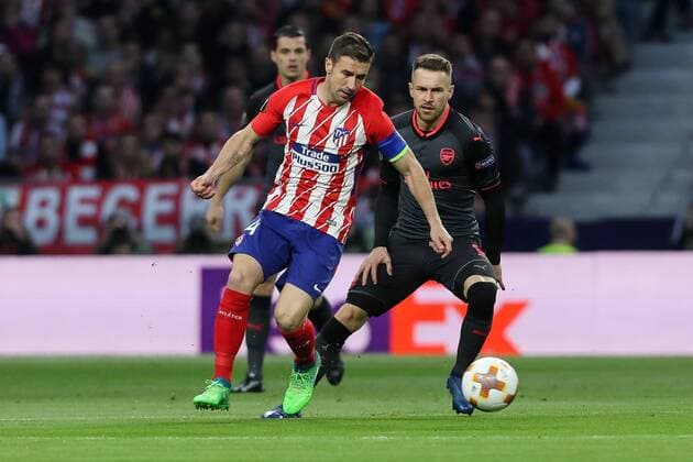 Spanien, Madrid 03.05.2018, UEFA Europa League - 2017 2018 Season, Semi-finals, Second leg, Halbfinale, Atletico Madrid - Arsenal FC, Gabi (ATL) und Laurent Koscielny (AFC) im Zweikampf ( DeFodi048