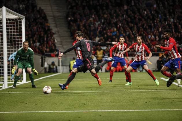 3rd May 2018, Wanda Metropolitano, Madrid, Spain; UEFA Europa League football, semi final, 2nd leg, Atletico Madrid versus Arsenal; Mesut Ozil (Arsenal) in action during the match  ActionPlus12019186