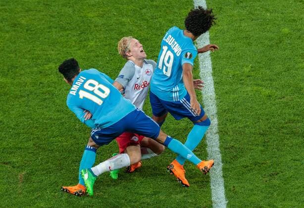 03.05.2018, Red Bull Arena, Salzburg, AUT, UEFA EL, FC Salzburg vs Olympique Marseille, Halbfinale, Rueckspiel, im Bild Jordan Amavi (Olympique Marseille), Fredrik Gulbrandsen (FC Salzburg), Luiz Gustavo (Olympique Marseille) during the UEFA Europa League Semifinal, 2nd Leg Match between FC Salzburg and Olympique Marseille at the Red Bull Arena in Salzburg, Austria on 2018 05 03. Salzburg