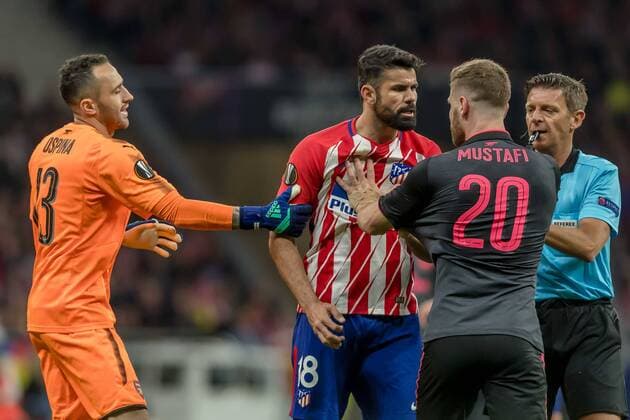 Spanien, Madrid 03.05.2018, UEFA Europa League - 2017 2018 Season, Semi-finals, Second leg, Halbfinale, Atletico Madrid - Arsenal FC, Diego Costa (ATL) und Shkodran Mustafi (AFC) auseinandersetzung ( DeFodi048