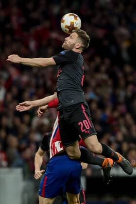 Spanien, Madrid 03.05.2018, UEFA Europa League - 2017 2018 Season, Semi-finals, Second leg, Halbfinale, Atletico Madrid - Arsenal FC, Shkodran Mustafi (AFC) und Fernando Torres (ATL) im Zweikampf ( DeFodi048