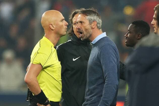 Bilder des Tages - SPORT SOCCER - EL, RBS vs Marseille SALZBURG,AUSTRIA,03.MAY.18 - SOCCER - UEFA Europa League, semifinal, Red Bull Salzburg vs Olympique Marseille. Image shows referee Sergei Karasev and head coach Marco Rose (RBS). GEPAxpictures xMathiasxMandl