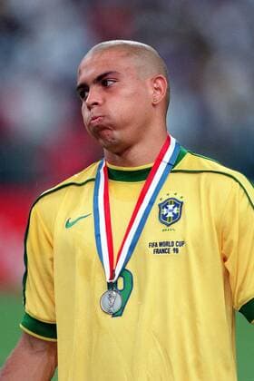 SAINT DENIS, 12-07-1998 , World Cup Final. Football - 1998 FIFA World Cup WM Weltmeisterschaft Fussball - Final - France v Brazil - Stade de France, Saint Denis - 12 7 98 Pic : Action Images Brazil s Ronaldo with his runners-up medal WK 1998  x2163964x