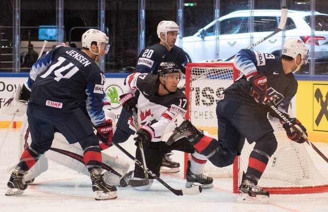04.05.2018, xblx, Eishockey WM 2018, USA - Kanada, emspor, v.l. Nick Jensen (Team USA), Chris Kreider (Team USA), Jaden Schwartz (Team Canada, Kanada), Alec Martinez (Team USA) Herning