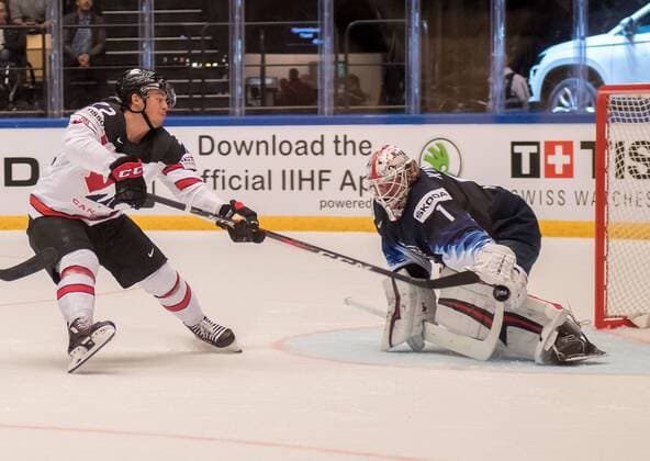 04.05.2018, xblx, Eishockey WM 2018, USA - Kanada, emspor, v.l. Anthony Beauvillier (Team Canada, Kanada), Keith Kinkaid (Team USA) Herning