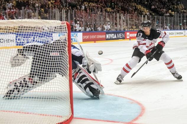 04.05.2018, xblx, Eishockey WM 2018, USA - Kanada, emspor, v.l. Keith Kinkaid (Team USA), Mathew Barzal (Team Canada, Kanada) Herning