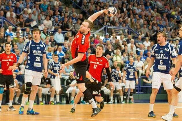 Patrick Rentschler ( 4, SG BBM Bietigheim) beim Wurf Bergischer HC vs. SG BBM Bietigheim, Handball, 2. Bundesliga, 04.05.18 Solingen NRW Deutschland Klingenhalle