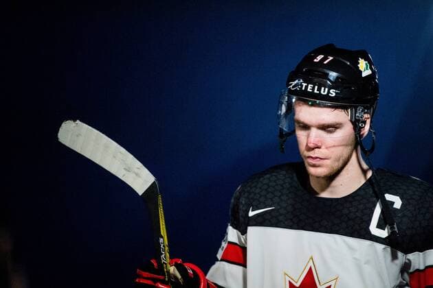 180504 Connor McDavid of Canada looks dejected after the IIHF Ice hockey Eishockey World Championship WM Weltmeisterschaft match between USA and Canada on May 4, 2018 in Herning. Photo: Vegard Wivestad Gr¿tt BILDBYRN kod VG 170149 Copyright: VEGARDxWIVESTADxGR¯TT BB180504BB208