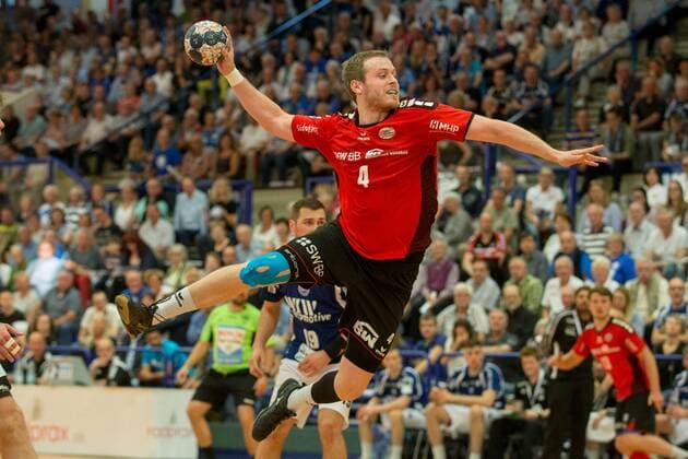 Patrick Rentschler ( 4, SG BBM Bietigheim) beim Wurf Bergischer HC vs. SG BBM Bietigheim, Handball, 2. Bundesliga, 04.05.18 Solingen NRW Deutschland Klingenhalle