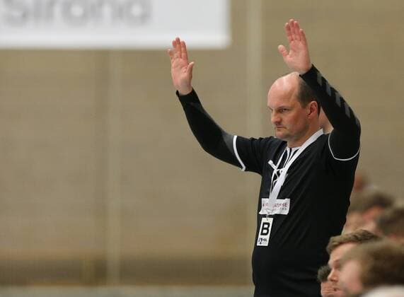 2.HBL HSG Konstanz - VFL Luebeck Schwartau. Torge GreveTrainer (SCH). 2. Liga, Handball, HSG Konstanz - VFL Luebeck Schwartau, 04.05.2018 Konstanz Copyright: xEIBNER PeterxPisax EP_EER